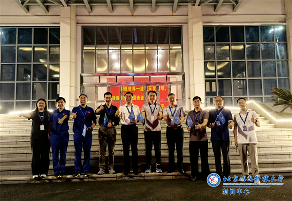 领导合影需裁剪.jpg