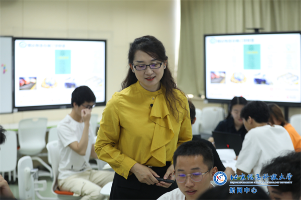 车蕾.jpg