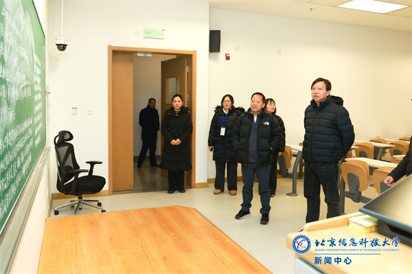 郭福校长和肖志松副校长检查组考演练.jpg